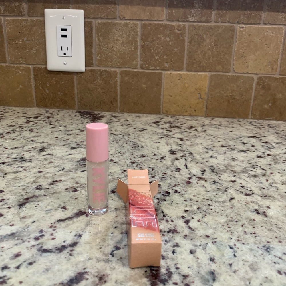 Kylie lip gloss